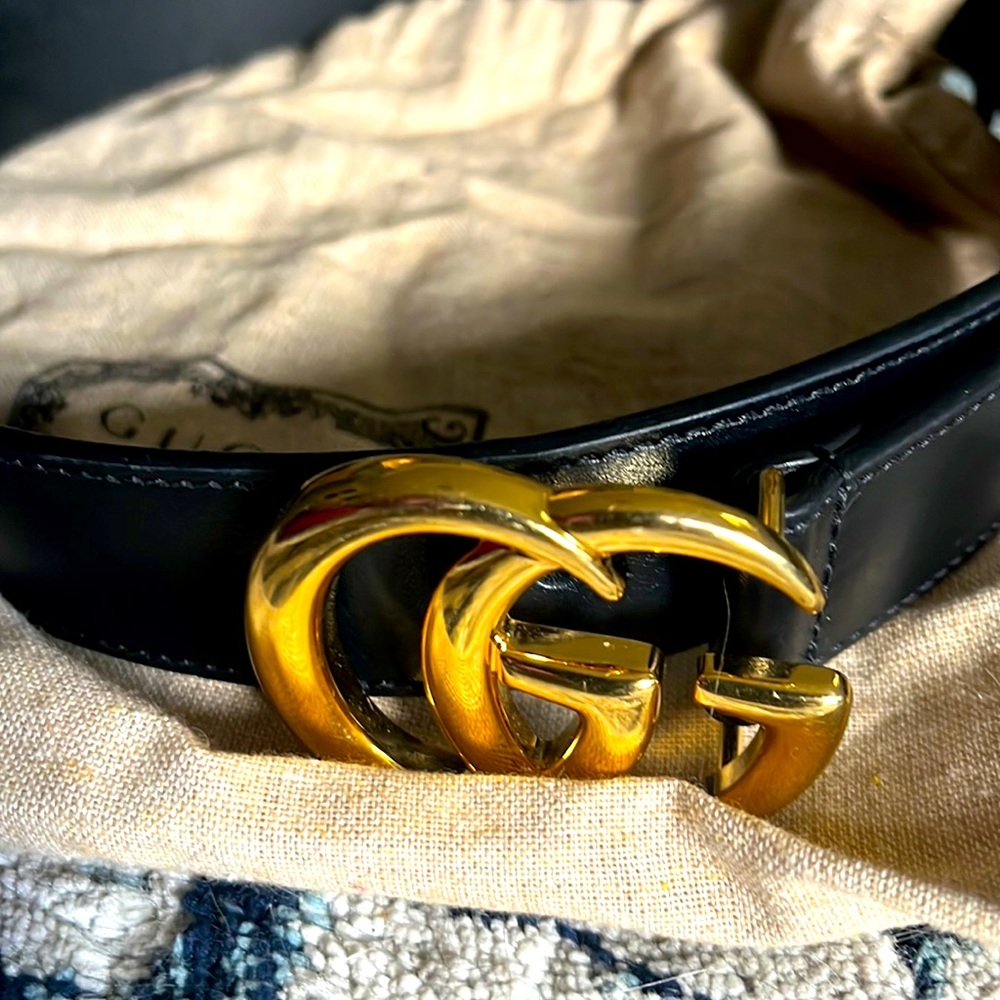 Gucci small belt. Only worn once. Perfect condition/original dust bag.